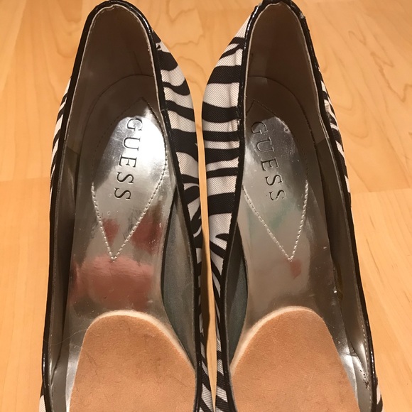 Guess zebra patterned heels size 8 - Picture 2 of 7